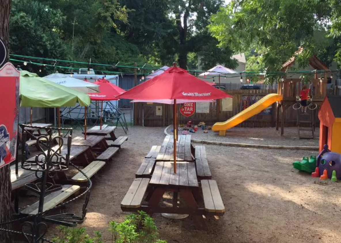 El Mercado patio